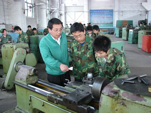 老師現場指導實習學員