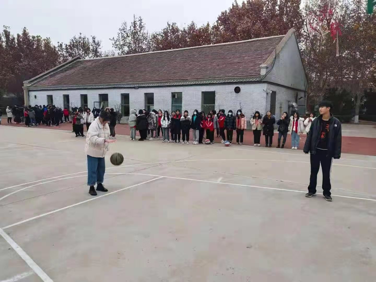 領悟體育，領悟籃球，領悟文化!         --------普利森職專職教活動周籃球賽