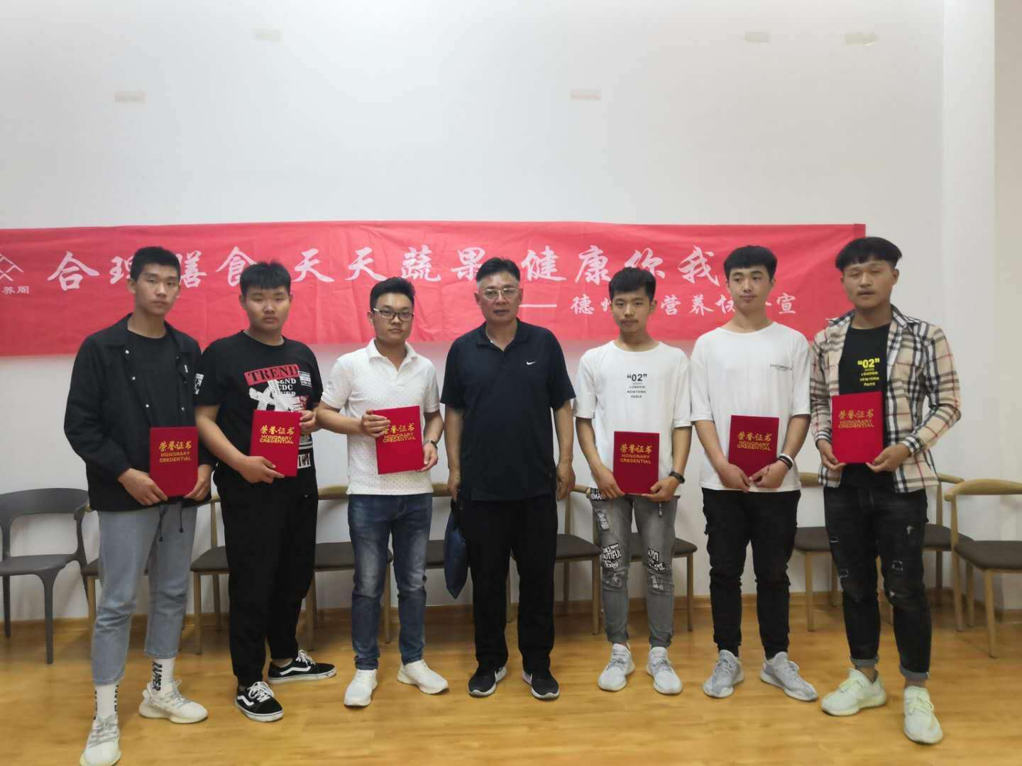 【2019年5月29日】我校烹飪專業學生參加德州蔬果拼盤大賽